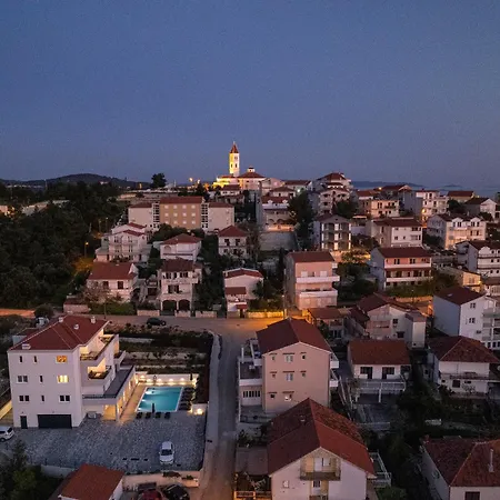 Barbara & Zoran With Free Parking And Heated Swimming Pool 公寓 希杰·弗朗吉卡