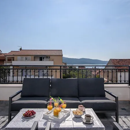 Barbara & Zoran With Free Parking And Heated Swimming Pool 希杰·弗朗吉卡