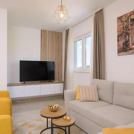 Barbara & Zoran With Free Parking And Heated Swimming Pool Apartmán *
