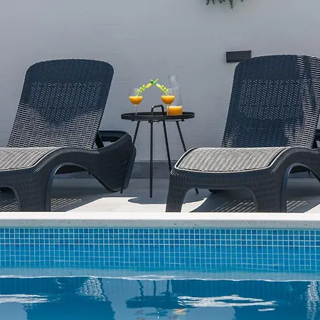 公寓 Barbara & Zoran With Free Parking And Heated Swimming Pool