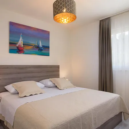 公寓 Barbara & Zoran With Free Parking And Heated Swimming Pool 希杰·弗朗吉卡
