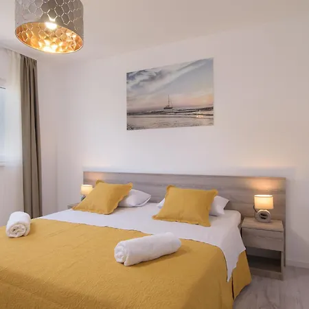 Barbara & Zoran With Free Parking And Heated Swimming Pool 公寓 希杰·弗朗吉卡