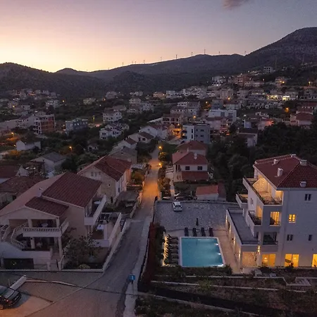 Barbara & Zoran With Free Parking And Heated Swimming Pool 公寓 希杰·弗朗吉卡