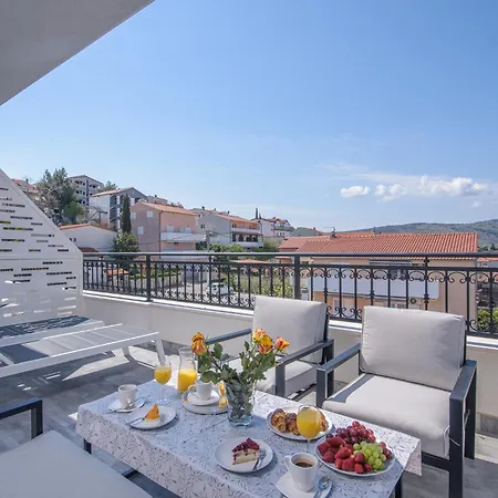 Barbara & Zoran With Free Parking And Heated Swimming Pool 公寓