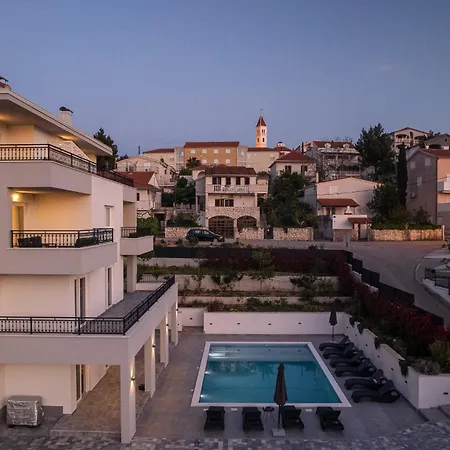 Barbara & Zoran With Free Parking And Heated Swimming Pool