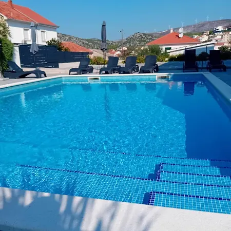 公寓 Barbara & Zoran With Free Parking And Heated Swimming Pool 希杰·弗朗吉卡