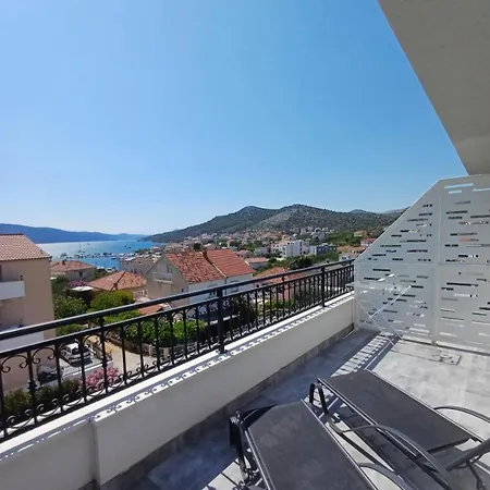 Barbara & Zoran With Free Parking And Heated Swimming Pool * Seget Vranjica